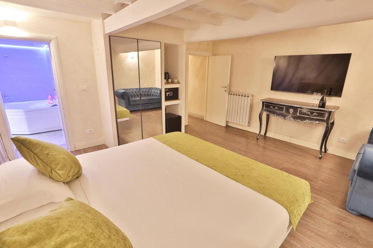 Grottini Luxury Suites ~ Pantheon ローマ エクステリア 写真