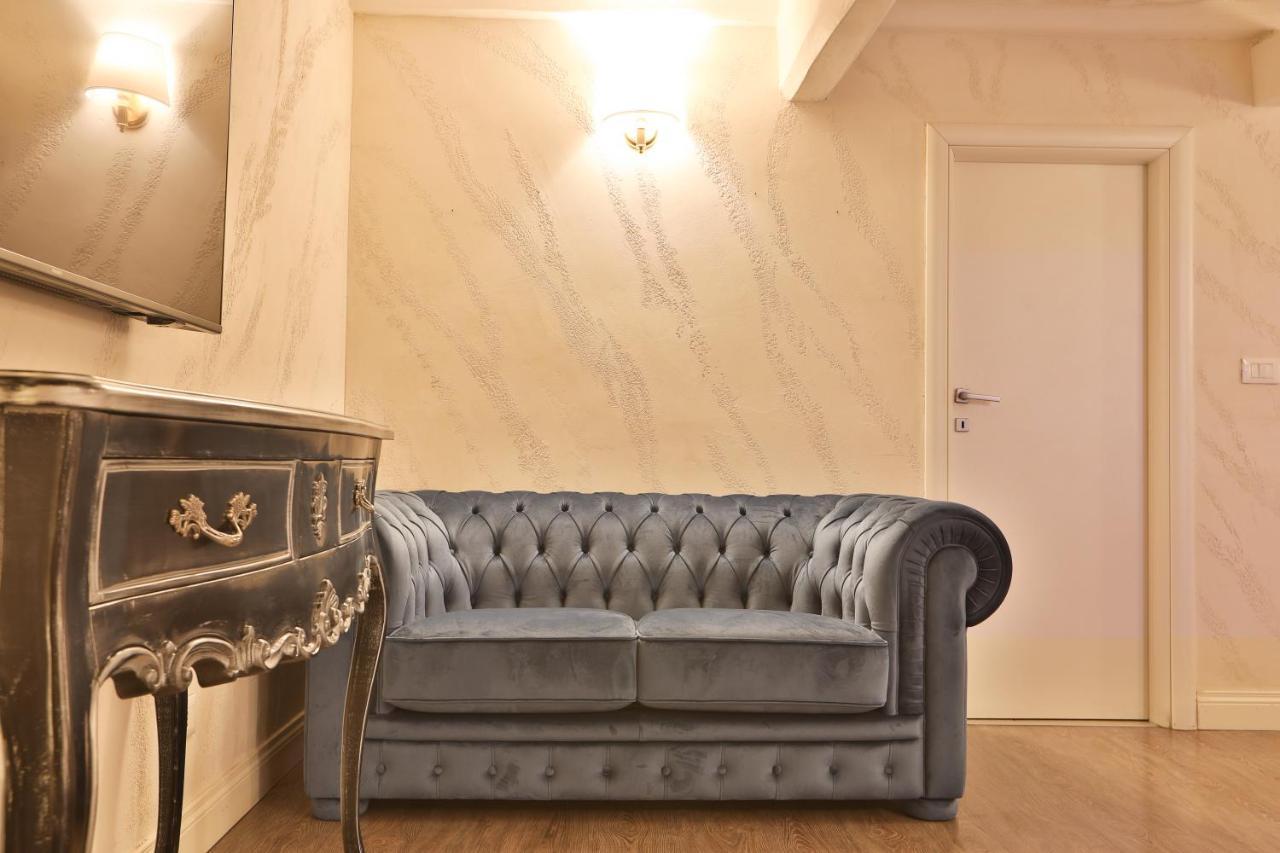 Grottini Luxury Suites ~ Pantheon ローマ エクステリア 写真